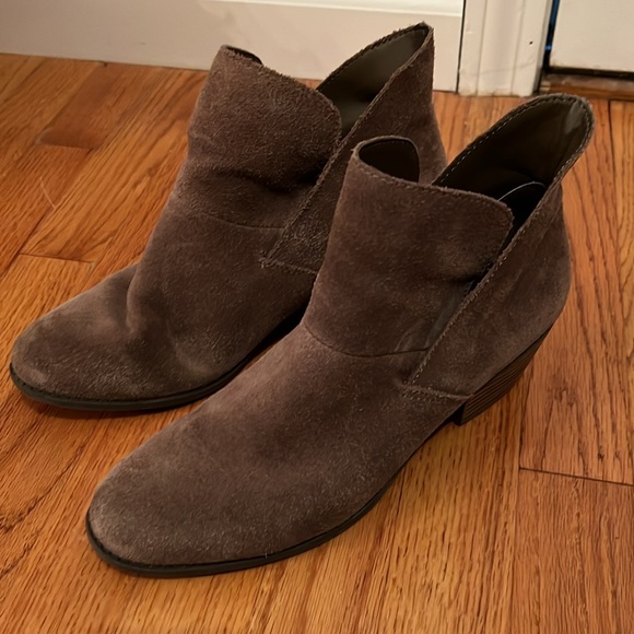 Me Too brown suede leather boots. Size 10M. Good preowned condition. - Picture 9 of 9